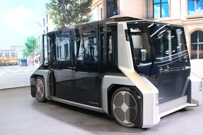 進博會 以“智慧+綠色”繪就可持續(xù)發(fā)展新畫卷，智能電動行李箱引領(lǐng)潮流